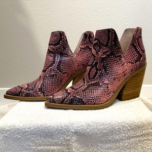 Vince Camuto Gigietta Bootie (pink)